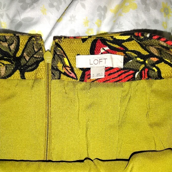 Beautiful LOFT Size 0 Floral Tapestry Skirt - Picture 3 of 4